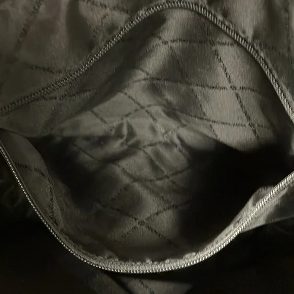 2/15  Michael Kors charlotte large tote black signature - Picture 9 of 16